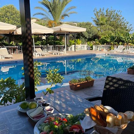 Club Alda Hotel Lapithos  Bagian luar foto