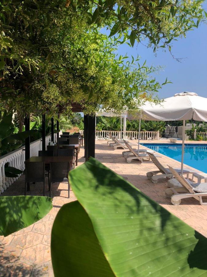 Club Alda Hotel Lapithos  Bagian luar foto