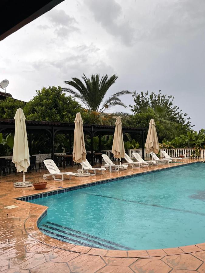Club Alda Hotel Lapithos  Bagian luar foto