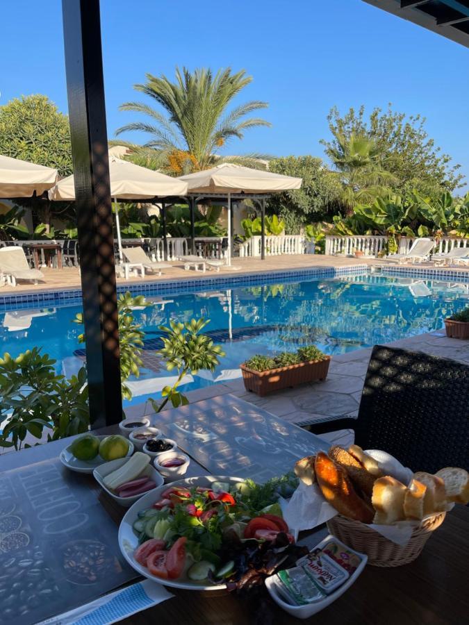 Club Alda Hotel Lapithos  Bagian luar foto
