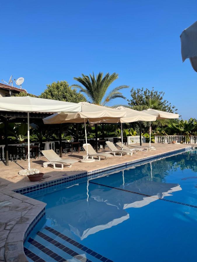 Club Alda Hotel Lapithos  Bagian luar foto