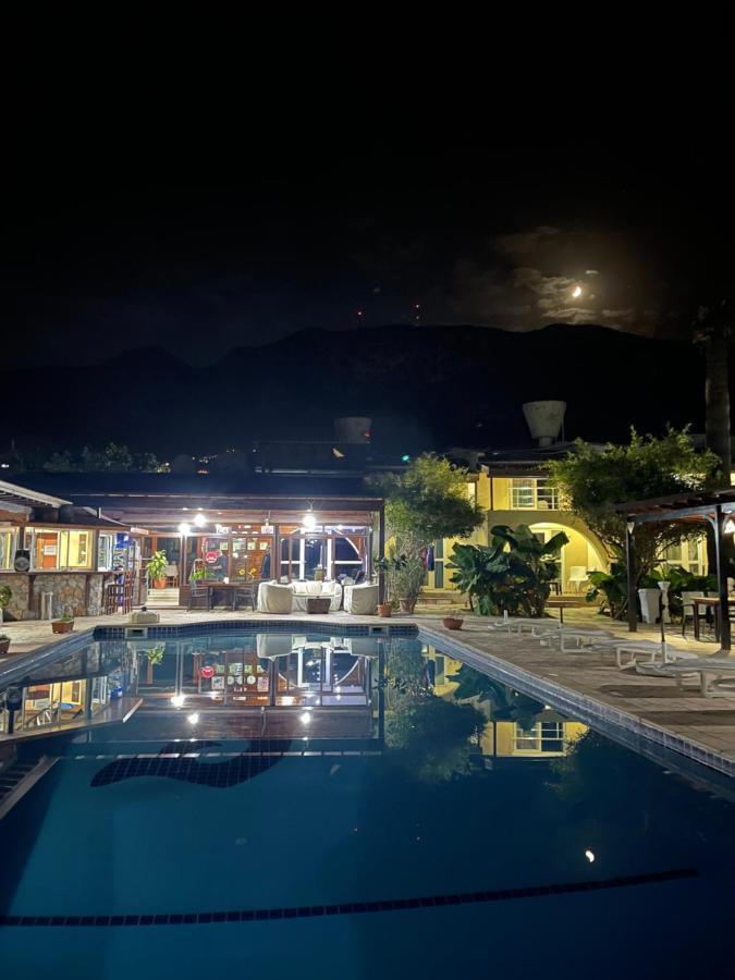 Club Alda Hotel Lapithos  Bagian luar foto