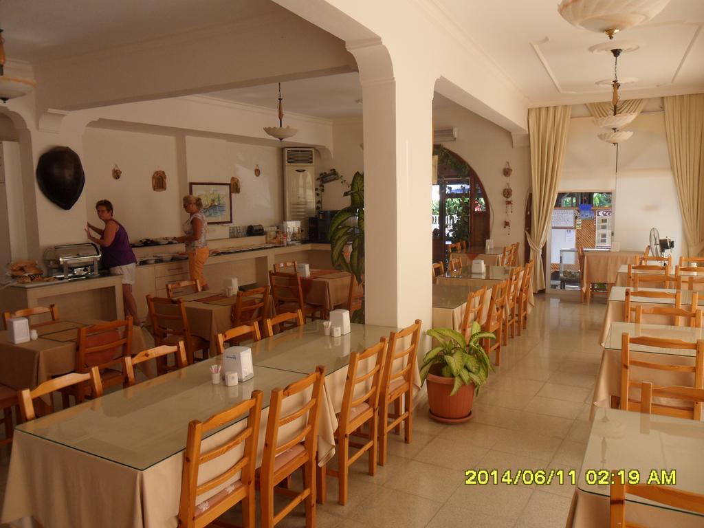 Club Alda Hotel Lapithos  Bagian luar foto