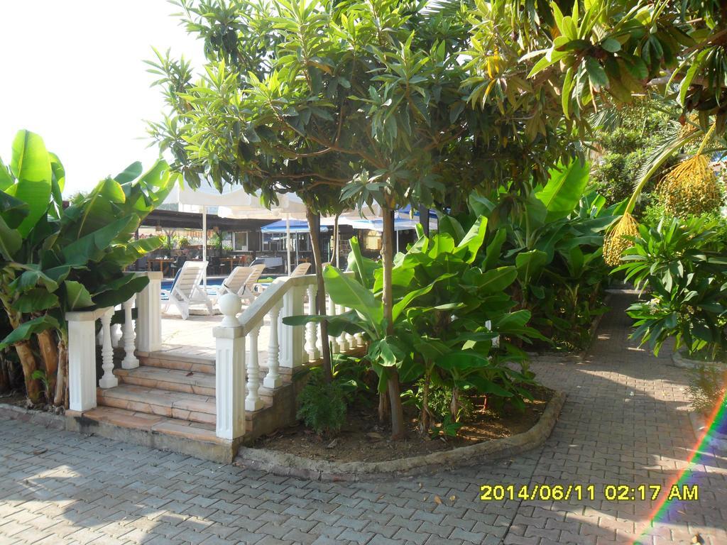 Club Alda Hotel Lapithos  Bagian luar foto