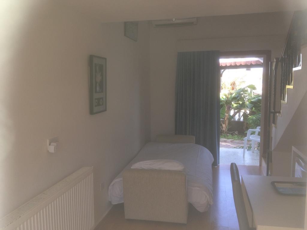 Club Alda Hotel Lapithos  Bagian luar foto