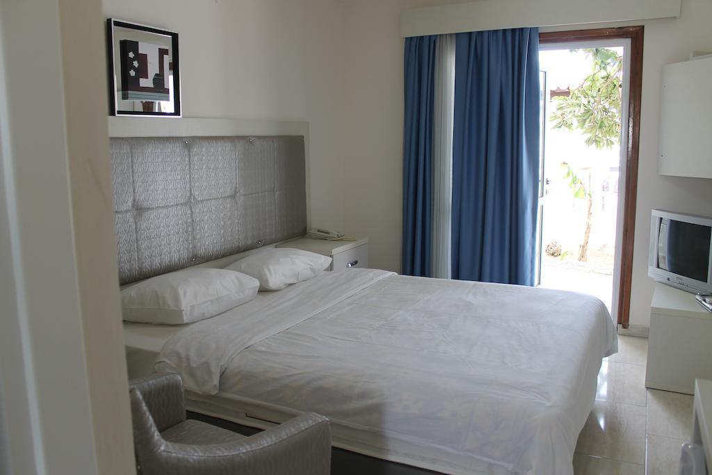 Club Alda Hotel Lapithos  Ruang foto