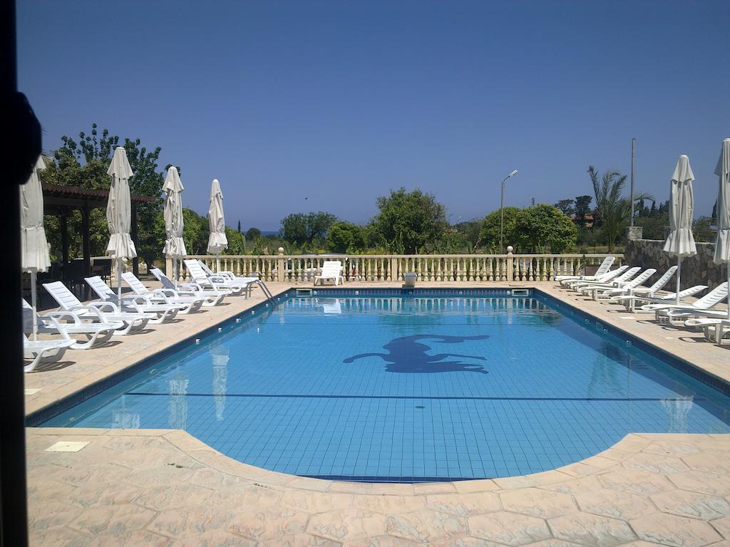 Club Alda Hotel Lapithos  Bagian luar foto