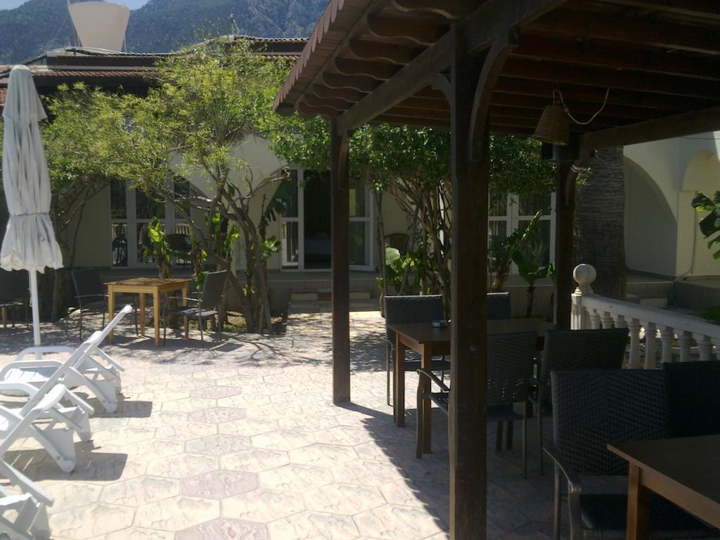 Club Alda Hotel Lapithos  Bagian luar foto