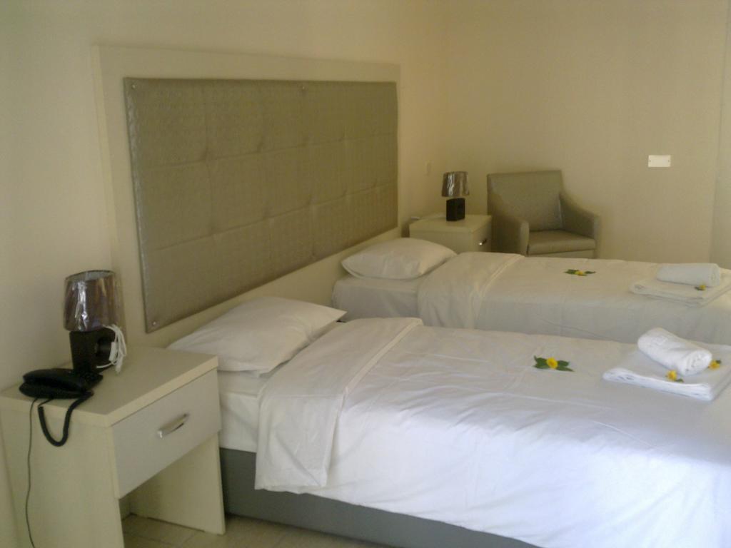 Club Alda Hotel Lapithos  Bagian luar foto