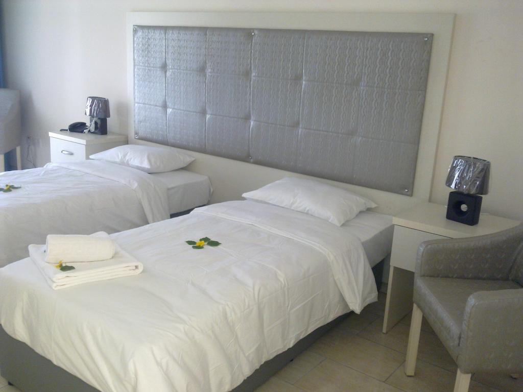 Club Alda Hotel Lapithos  Bagian luar foto