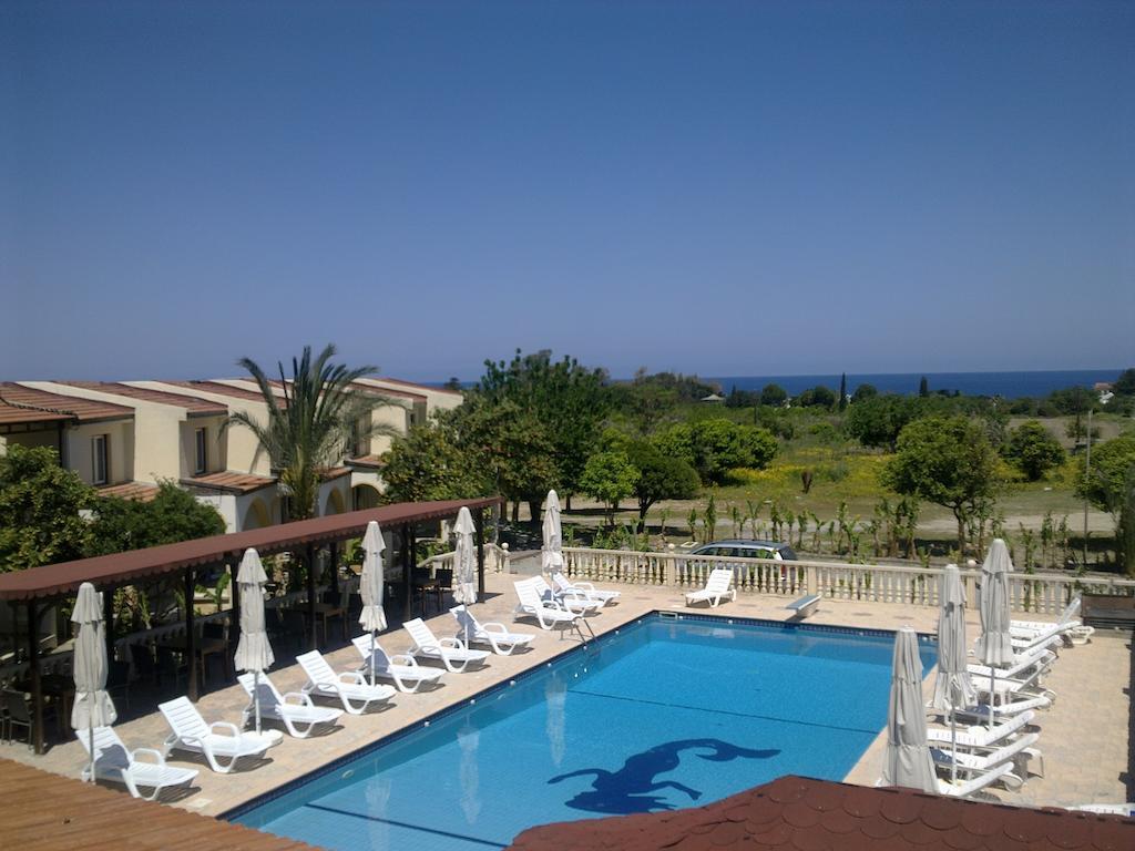 Club Alda Hotel Lapithos  Bagian luar foto