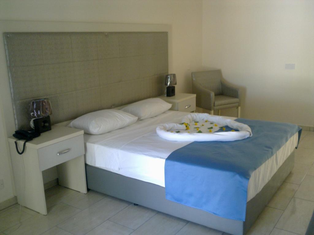 Club Alda Hotel Lapithos  Ruang foto
