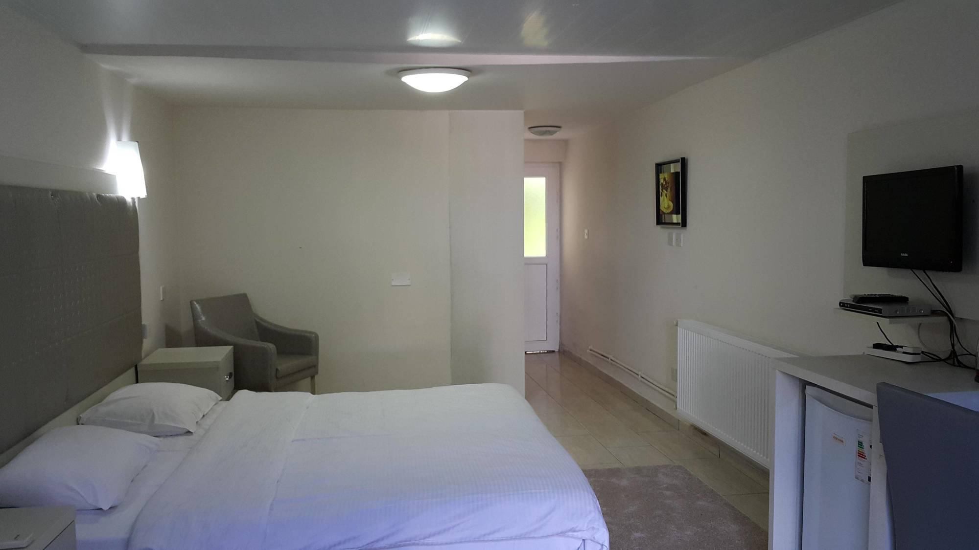 Club Alda Hotel Lapithos  Bagian luar foto