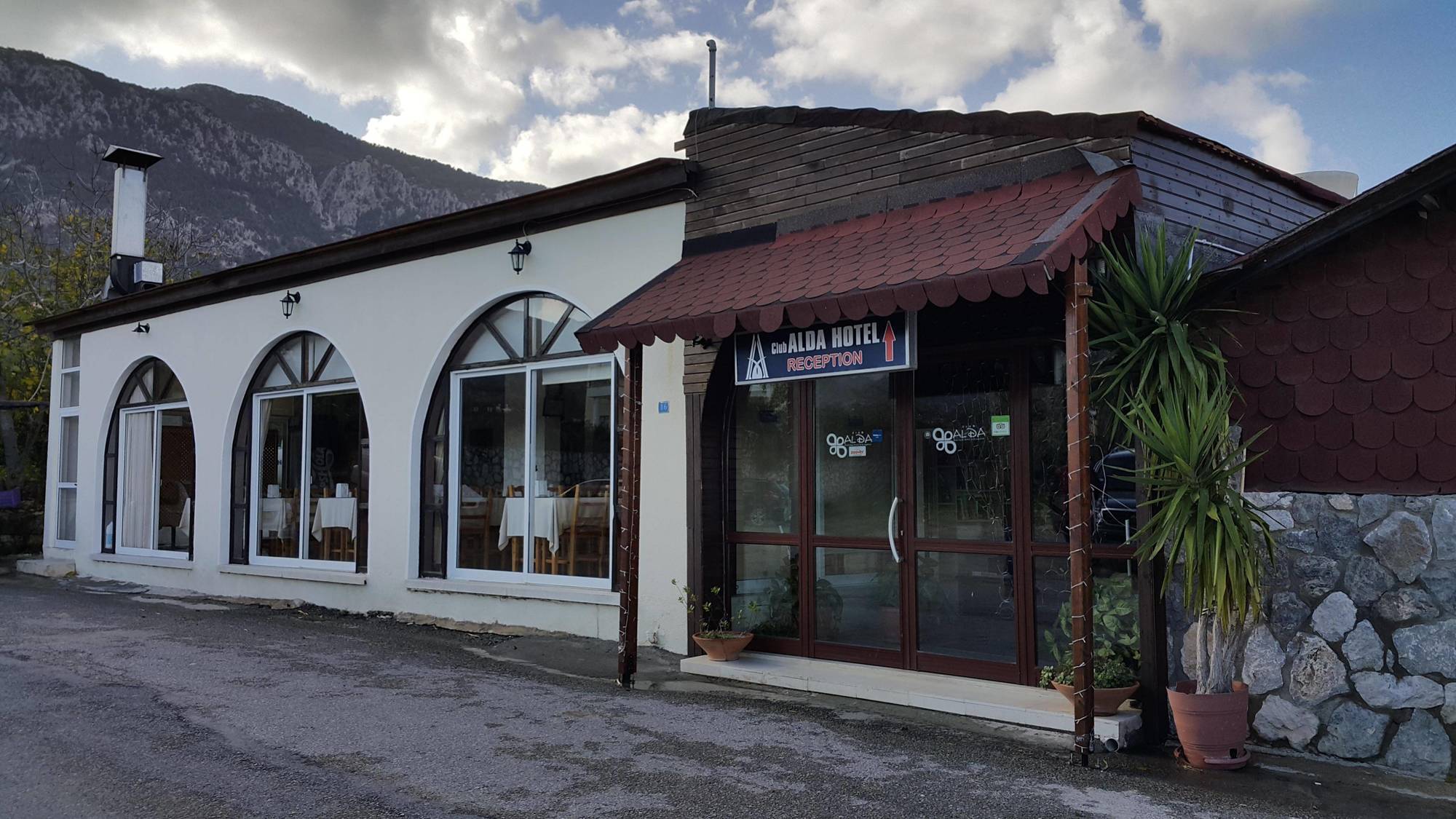 Club Alda Hotel Lapithos  Bagian luar foto